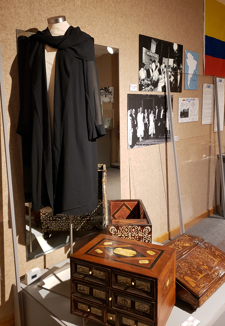 Clothing that Lou Hoover wore while on the Good Will tour.